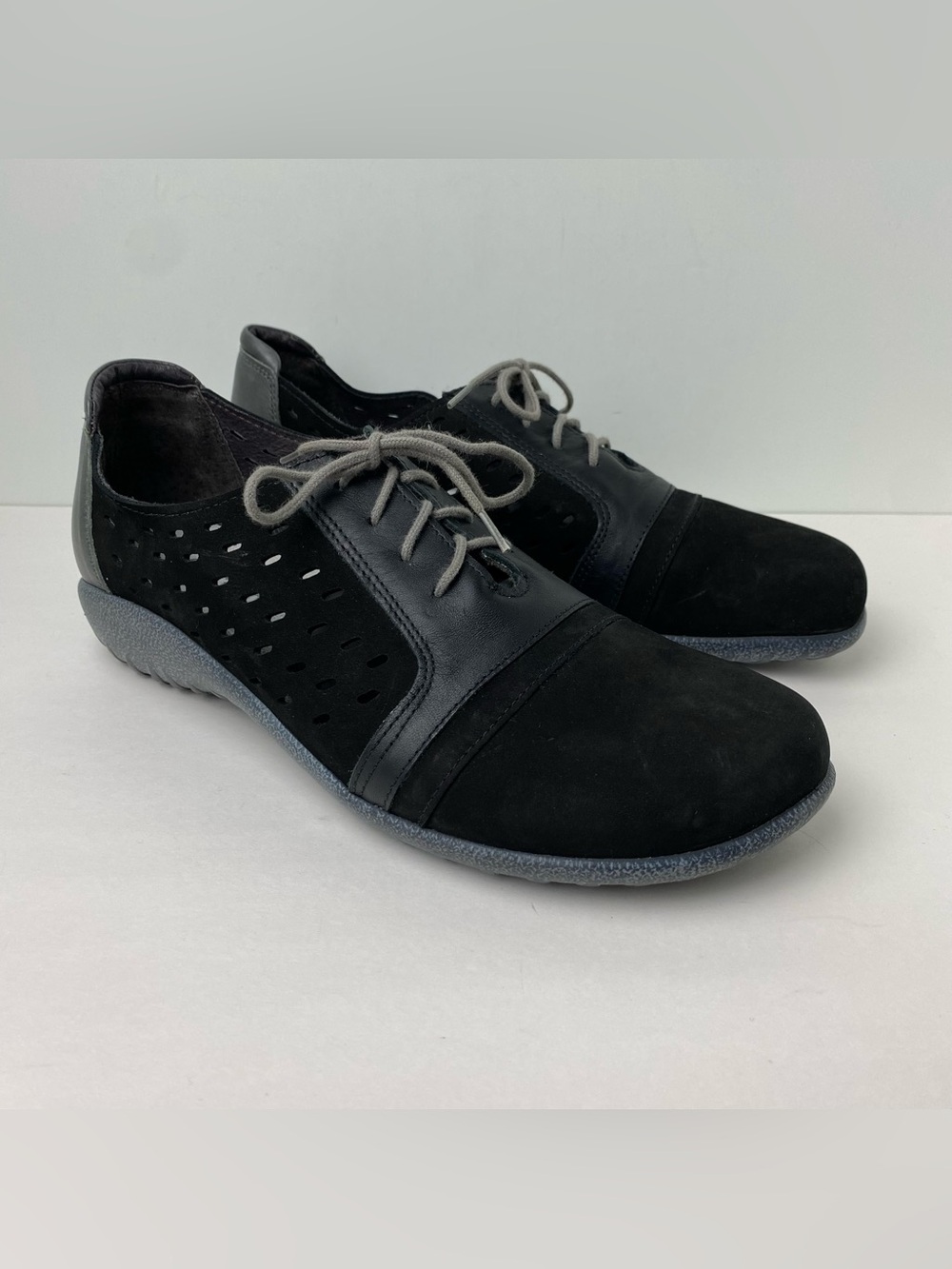 Naot Lalo Shoe Women's Size 39 / 8-8.5 Black & Tin Suede Leather Lace Up Sneaker